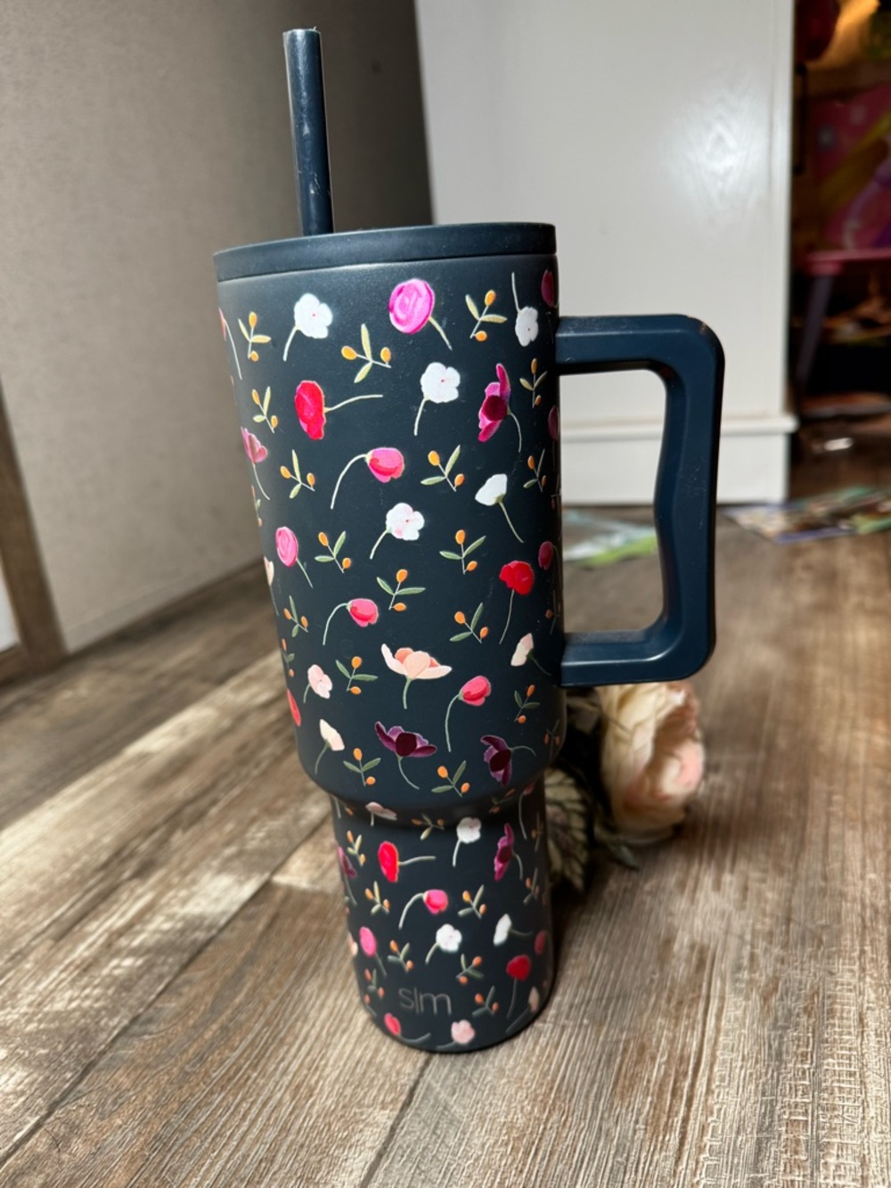 Simple modern Floral Travel Tumbler with Handle and Straw - Navy